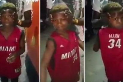 El extra&ntilde;o ni&ntilde;o que gira el cuello como si estuviese endemoniado