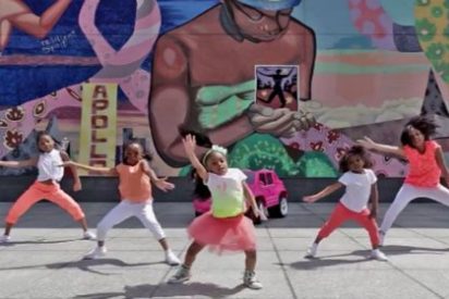 Esta graciosa ni&ntilde;a de cuatro a&ntilde;os ha sido la m&aacute;s vista de YouTube en 2015