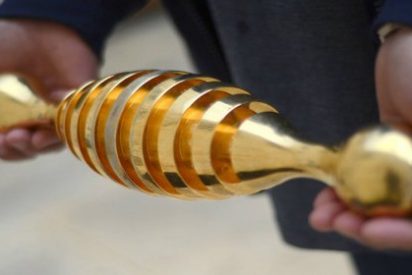 Un usuario de Facebook resuelve el enigma del artefacto de oro hallado en un cementerio