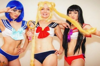 Se saca unas fotos navide&ntilde;as con sus hijas macizotas... y lo ponen de putero para arriba