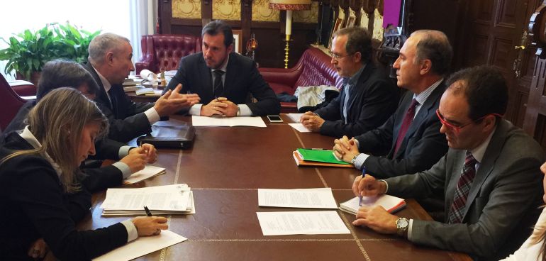 El objetivo del tripartito es "soterrar" el soterramiento
