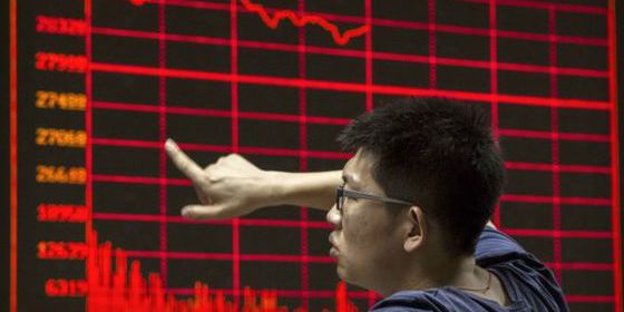 La Bolsa de China se desploma otro 6% ante la huida de capitales