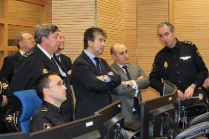 Cosidó visita CEFRONT, el nuevo Centro Nacional de Coordinación de Puestos Fronterizos de la Policía Nacional