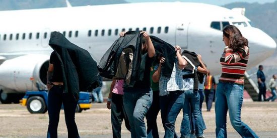 La Iglesia hondure&ntilde;a pide a Obama que ponga fin a las redadas contra inmigrantes