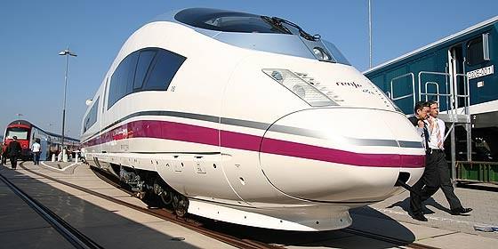 Los usuarios de avi&oacute;n aumentan un 7,6% y los de AVE y Larga Distancia crecen un 5,3%