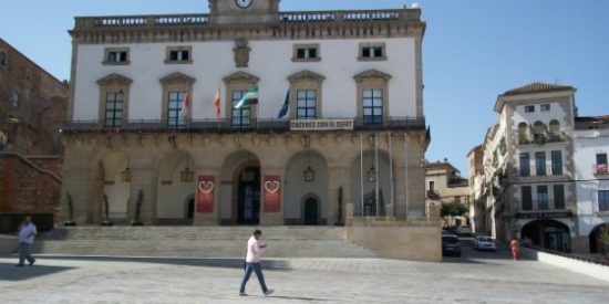 El equipo de Gobierno de C&aacute;ceres insiste en la importancia del comercio local para la ciudad