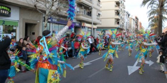 Los danzarines emeritenses ganan el concurso de pasacalles del desfile