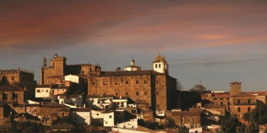 El ayuntamiento de C&aacute;ceres trabaja en un nuevo servicio de transporte urbano tur&iacute;stico