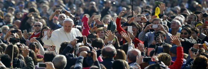 El Papa pide a la gente que repita tres veces: "Dios es más grande que nuestro pecado"