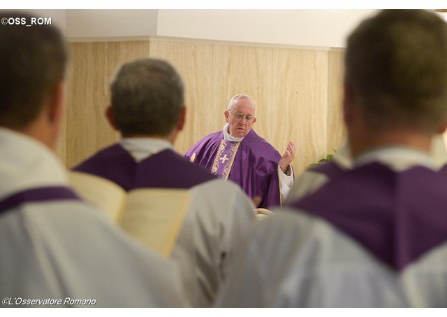 Francisco: "Jesús se aniquila por amor y vence el mal"