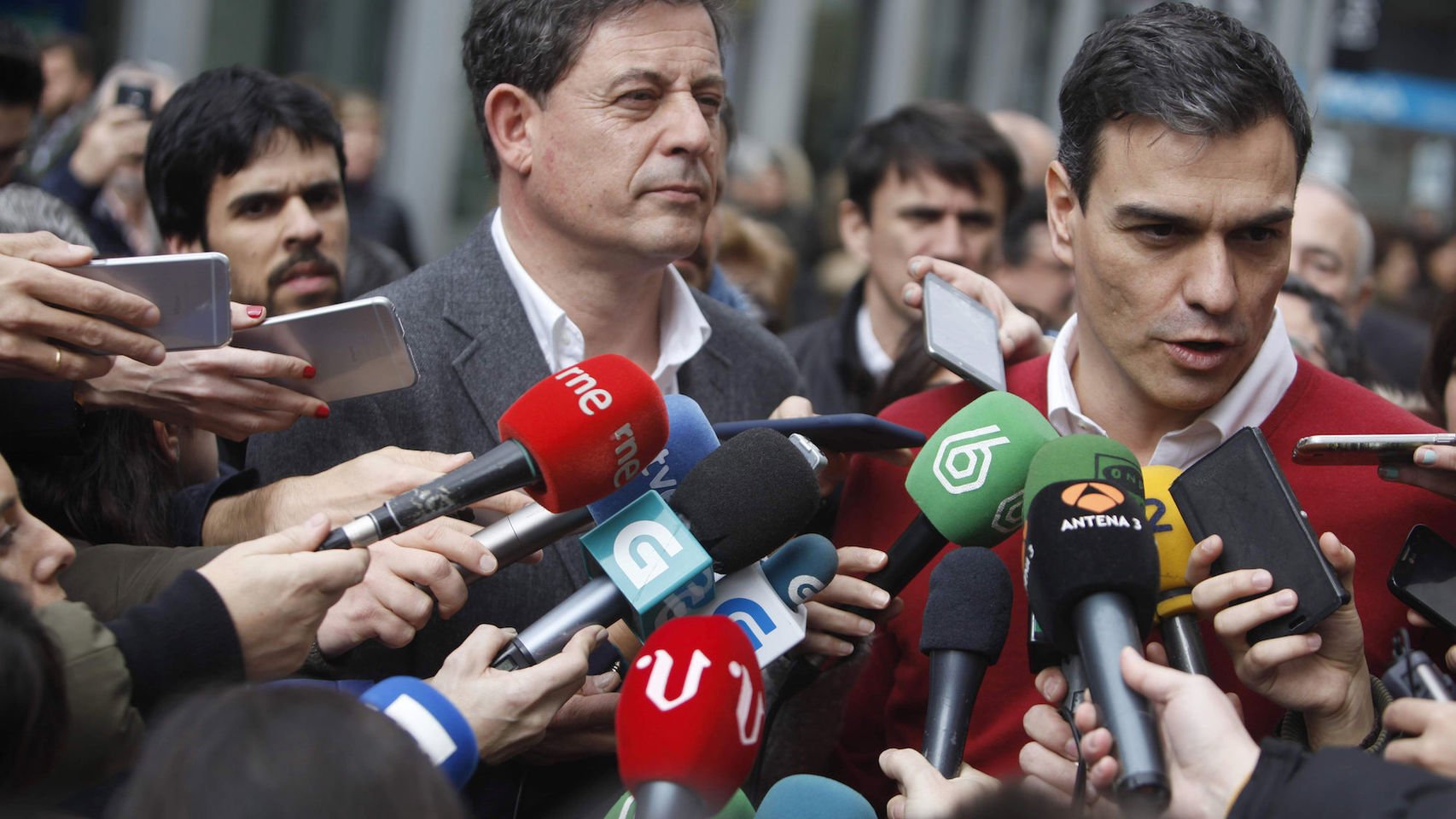 El seis veces imputado G&oacute;mez Besteiro renuncia a la Xunta pero seguir&aacute; al frente del PSdeG