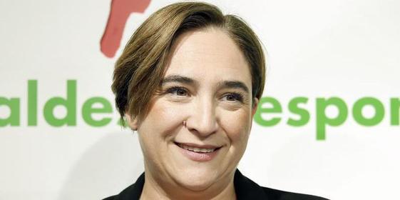 El tremebundo zasca de un militar a Colau que la pone m&aacute;s que firme: "&iquest;Cu&aacute;ndo sale su avi&oacute;n para Ecuador?"