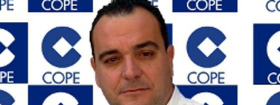 "El fr&iacute;o y convencional saludo entre Rajoy y S&aacute;nchez certifica el final de una legislatura"