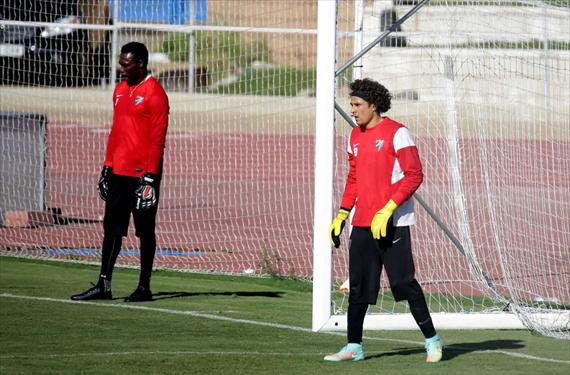El duelo entre Kameni y Ochoa por la porter&iacute;a del M&aacute;laga tiene un ganador