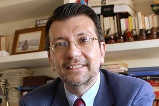 "Soria, el alcalde de Granada, Mario Conde o Manos Limpias han colmado una semana negra para la confianza del sistema"