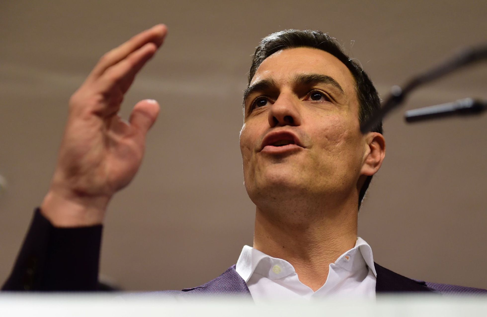 Pedro Sánchez se apoya en su “núcleo duro” para superar la desesperación por no ser presidente