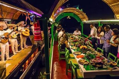 Xoximilco, fiesta y gastronom&iacute;a mexicana al son de los Mariachis