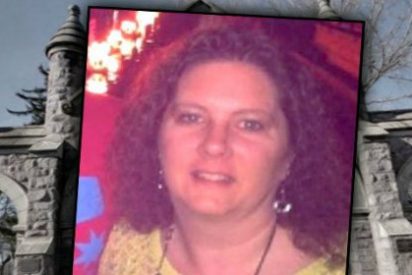 La profesora que practica sexo con un alumno en el cementerio