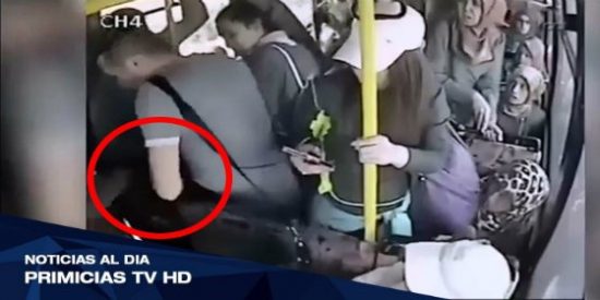[V&Iacute;DEO] Las furiosas mujeres del bus le dan una paliza por ense&ntilde;ar el pene
