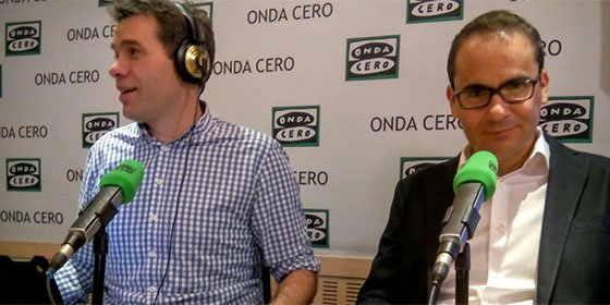 David Jim&eacute;nez descoloca a Carlos Alsina al tomarse con humor su destituci&oacute;n: "&iquest;Acept&aacute;is a exdirectores en este programa?"