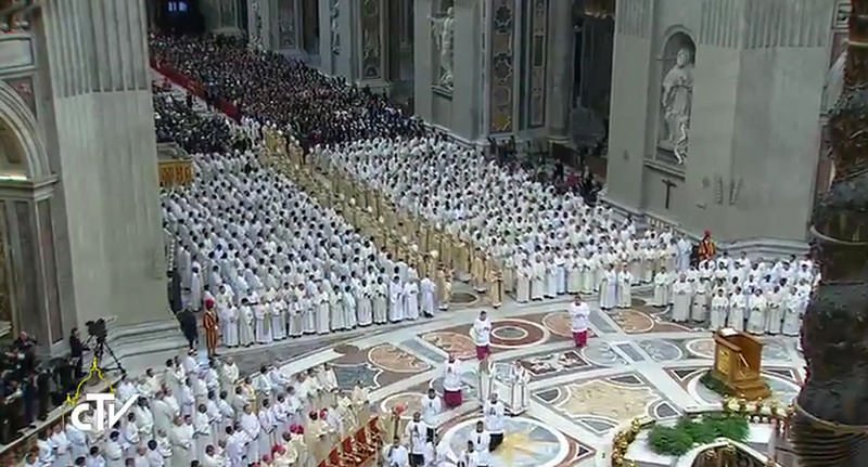 El Papa Francisco pide al clero católico que abandone las propiedades no dedicadas al culto