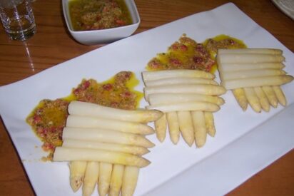 Esp&aacute;rragos naturales con salsa vinagreta