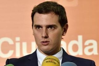 Antonio Burgos recrea la prepotencia de Albert Rivera: "Desde lo alto de esta mierda de s&oacute;lo 32 diputados que he sacado, yo le pongo el veto a Rajoy"