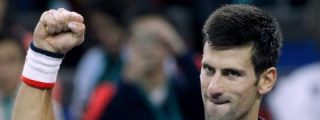 Djokovic rompe el r&eacute;cord de Federer en Wimbledon y se acerca a otro t&iacute;tulo