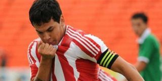 El Valencia echa el resto por "el mejor defensa paraguayo desde Gamarra"