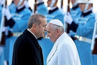 Turquia llamar&aacute; a consultas al embajador vaticano tras la pol&eacute;mica por el "genocidio armenio"