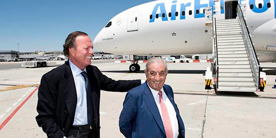Air Europa bautiza su segundo Boeing 787 Dreamliner con el nombre de Julio Iglesias