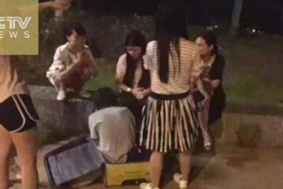 [V&Iacute;DEO] Los transe&uacute;ntes rescatan a una mujer desnuda que fue violada ... &iexcl;dentro de una maleta!