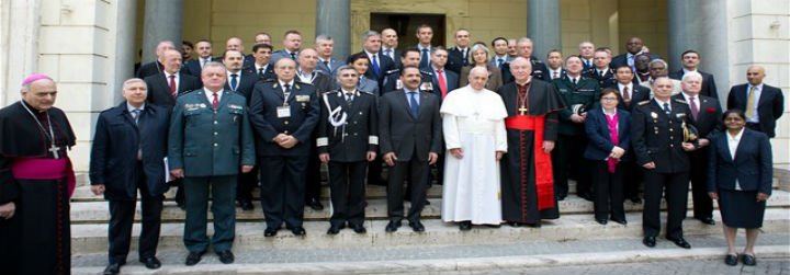 El Papa insta a jueces y fiscales a ser libres y rechazar la "telara&ntilde;a" de la corrupci&oacute;n