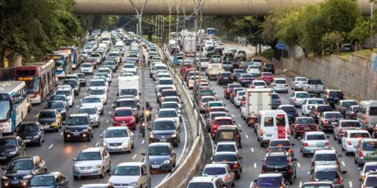 Comienza la operaci&oacute;n especial de Semana Santa con atascos r&eacute;cord y 17 millones de desplazamientos