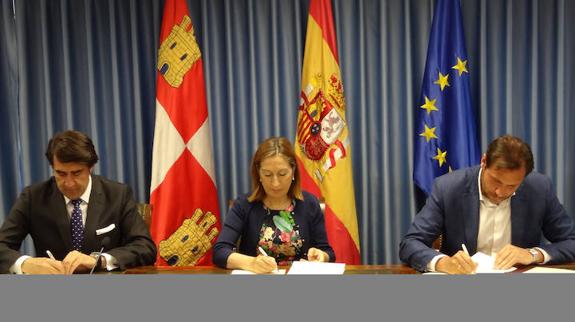 Junta y Ministerio de Fomento suscriben, junto al Ayuntamiento de Valladolid, el convenio para la promoci&oacute;n p&uacute;blica de viviendas protegidas en r&eacute;gimen de alquiler social