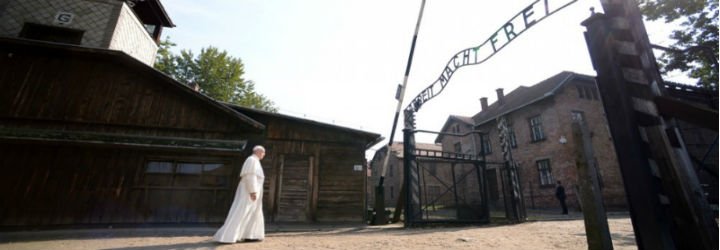 El Papa, en el centro del horror nazi: "Que se perpet&uacute;e en los siglos la memoria de la abominable tragedia que aqu&iacute; se consum&oacute;"
