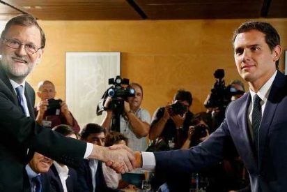 PP y Ciudadanos firman un acuerdo para investir presidente a Rajoy