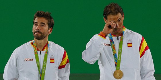 Rafa Nadal se mosquea al ver que le quieren colar una estelada en la entrega de medallas