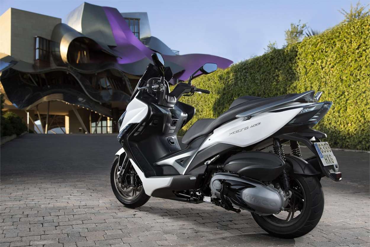 Piaggio x10 350, Kymco Xciting 400 y BMW C650 Sport cara a cara