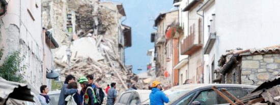 Un fuerte terremoto sacude el centro de Italia y se siente en el Vaticano