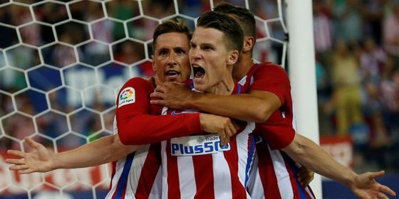 Gameiro demuestra que no es otro 'Jackson Mart&iacute;nez' y contribuye a la goleada ante el Gij&oacute;n