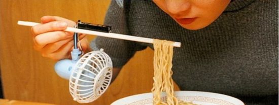 El ventilador japon&eacute;s para enfriar la pasta y comer a toda prisa.