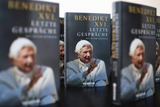 Benedicto XVI contesta en su libro al cardenal Marx, y desmiente que su pontificado haya sido excesivo