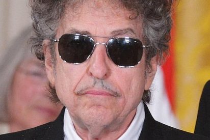La Academia Sueca no logra contactar con Bob Dylan para premiarle con el Nobel