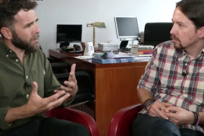 Gonzo le pregunta a Iglesias que si cambia m&aacute;s de ideolog&iacute;a que de chaqueta