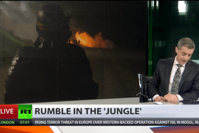 Con esa furia luchan los refugiados en la incendiada 'jungla' de Calais