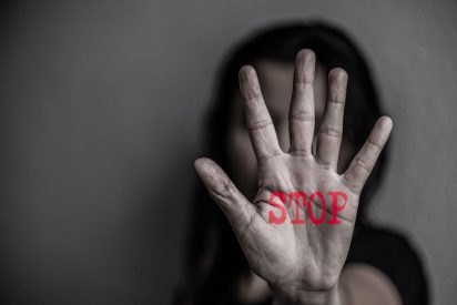 Las 10 mujeres que lograron que sus violadores huyeran con el rabo entre las piernas