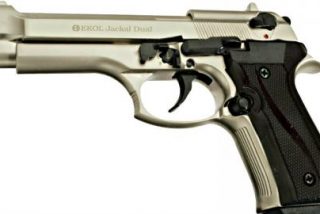 A esta fan&aacute;tica de las armas casi se le queman las tetas