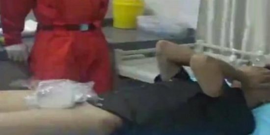 [V&Iacute;DEO] Al quemado novio se le atasca dos d&iacute;as en el pene su anillo de bodas... y llama a los bomberos