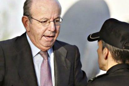 Al exjefe de la Casa del Rey, juzgado por las tarjetas black, le molesta que le griten "¡chorizo!"